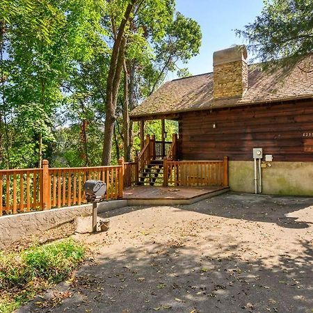 Do Not Disturb - Pigeon Forge Smoky Mountain Studio Cabin, Hot Tub, Fireplace Exterior photo