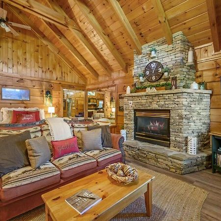 Do Not Disturb - Pigeon Forge Smoky Mountain Studio Cabin, Hot Tub, Fireplace Exterior photo