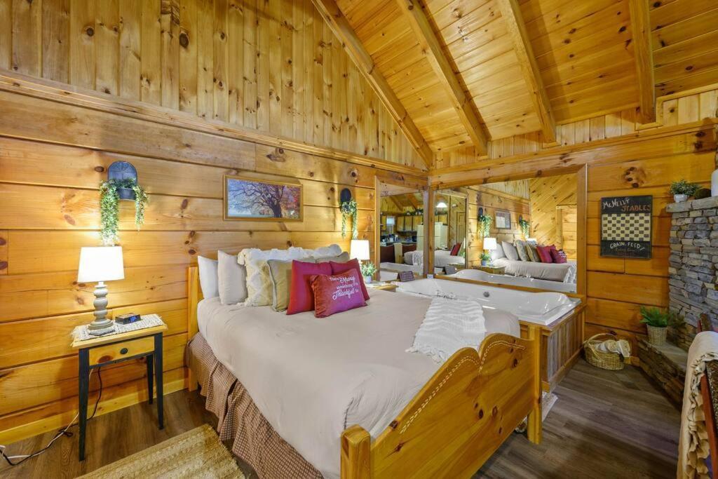 Do Not Disturb - Pigeon Forge Smoky Mountain Studio Cabin, Hot Tub, Fireplace Exterior photo