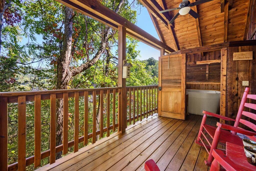 Do Not Disturb - Pigeon Forge Smoky Mountain Studio Cabin, Hot Tub, Fireplace Exterior photo