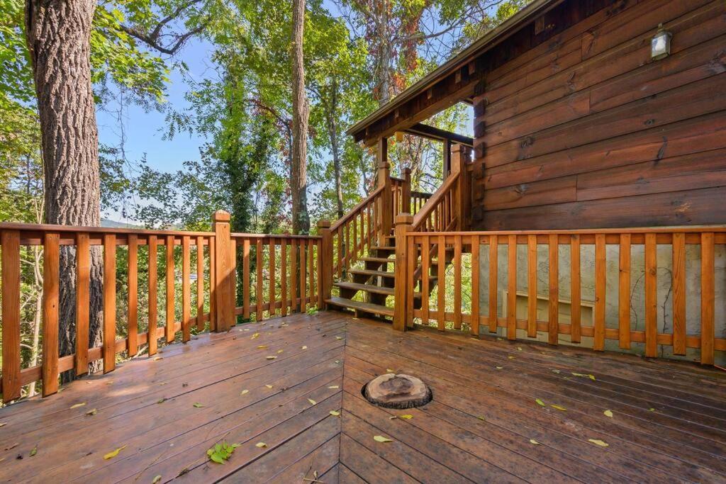 Do Not Disturb - Pigeon Forge Smoky Mountain Studio Cabin, Hot Tub, Fireplace Exterior photo