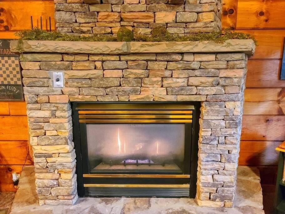 Do Not Disturb - Pigeon Forge Smoky Mountain Studio Cabin, Hot Tub, Fireplace Exterior photo
