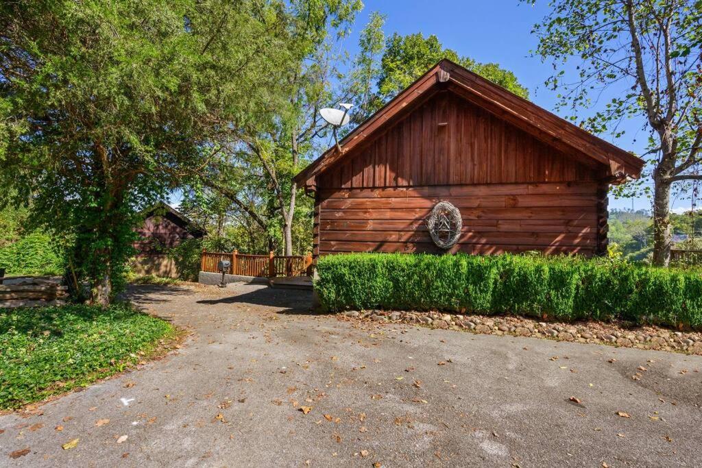 Do Not Disturb - Pigeon Forge Smoky Mountain Studio Cabin, Hot Tub, Fireplace Exterior photo